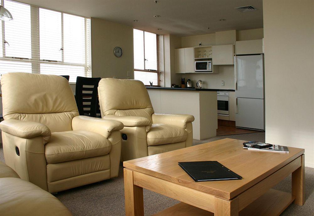 The Poplars Apartment Hotel クライストチャーチ エクステリア 写真